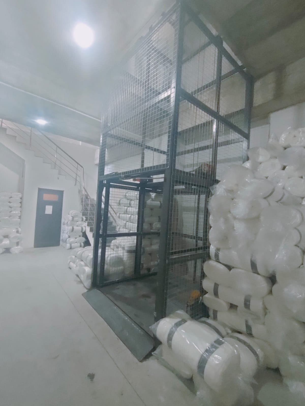 Uzar Lift üretim tesisi için kafes tipi yük asansörü